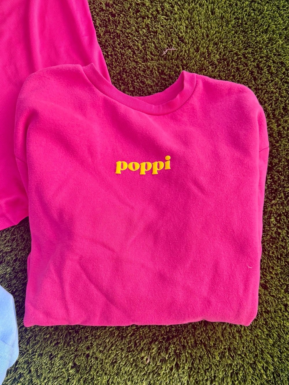 Official Poppi Women’s sweatshirt. Hot Pink
sz XL. Logo ‘Iconic Flavor Forever’